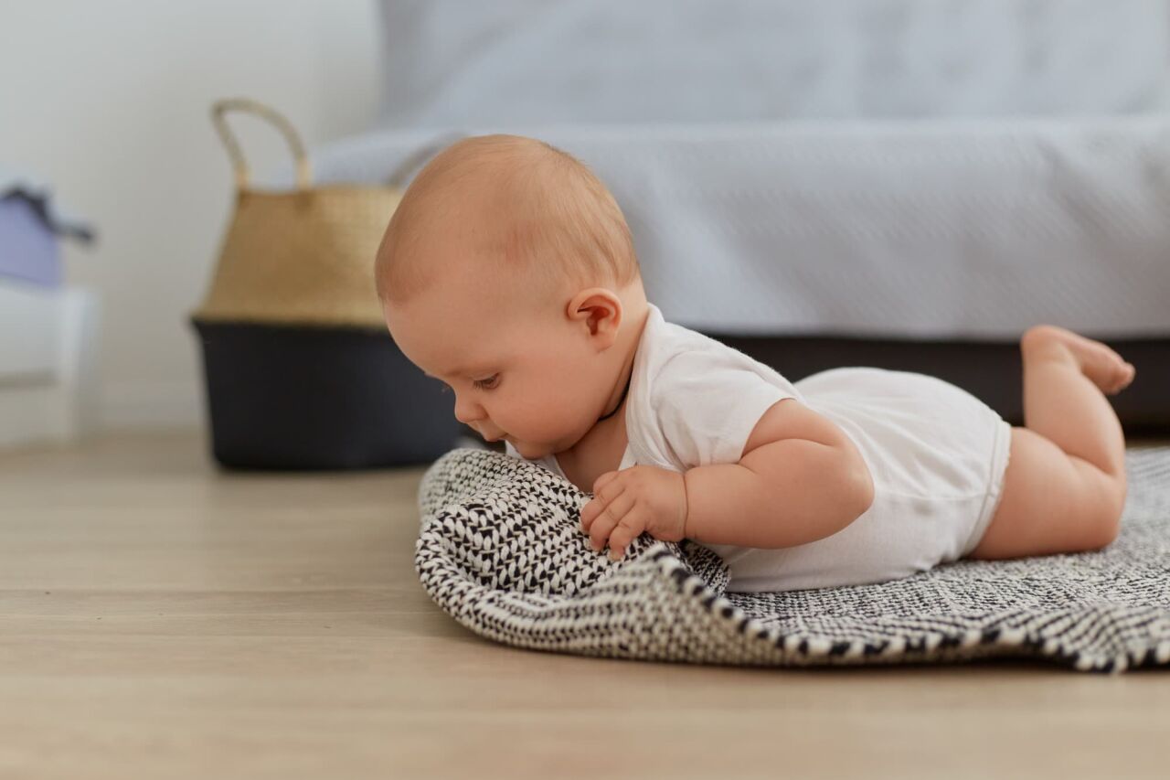 2 Aylık Bebek Kaç Kilo Olmalı? Gelişim Tablosu ve Öneriler